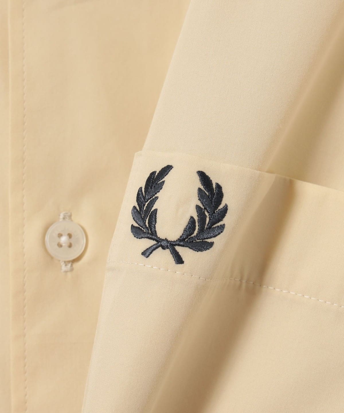 Fred Perry y クリーム色 beams 別注 FRED PERRYとのコラボシリーズ第一弾】｜ビームス 川崎｜BEAMS