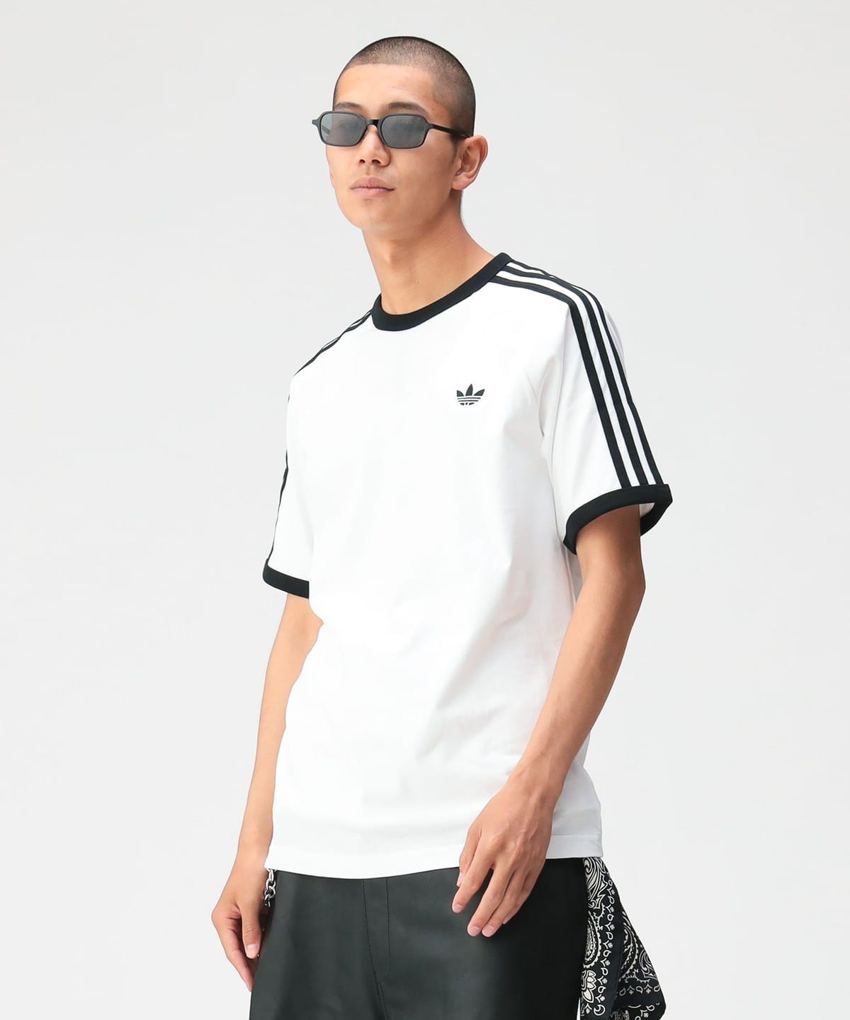 adidas �A�f�B�_�X / �X���[�X�g���C�v T�V���c T�V���c�E�J�b�g�\�[ MEN WHITE L