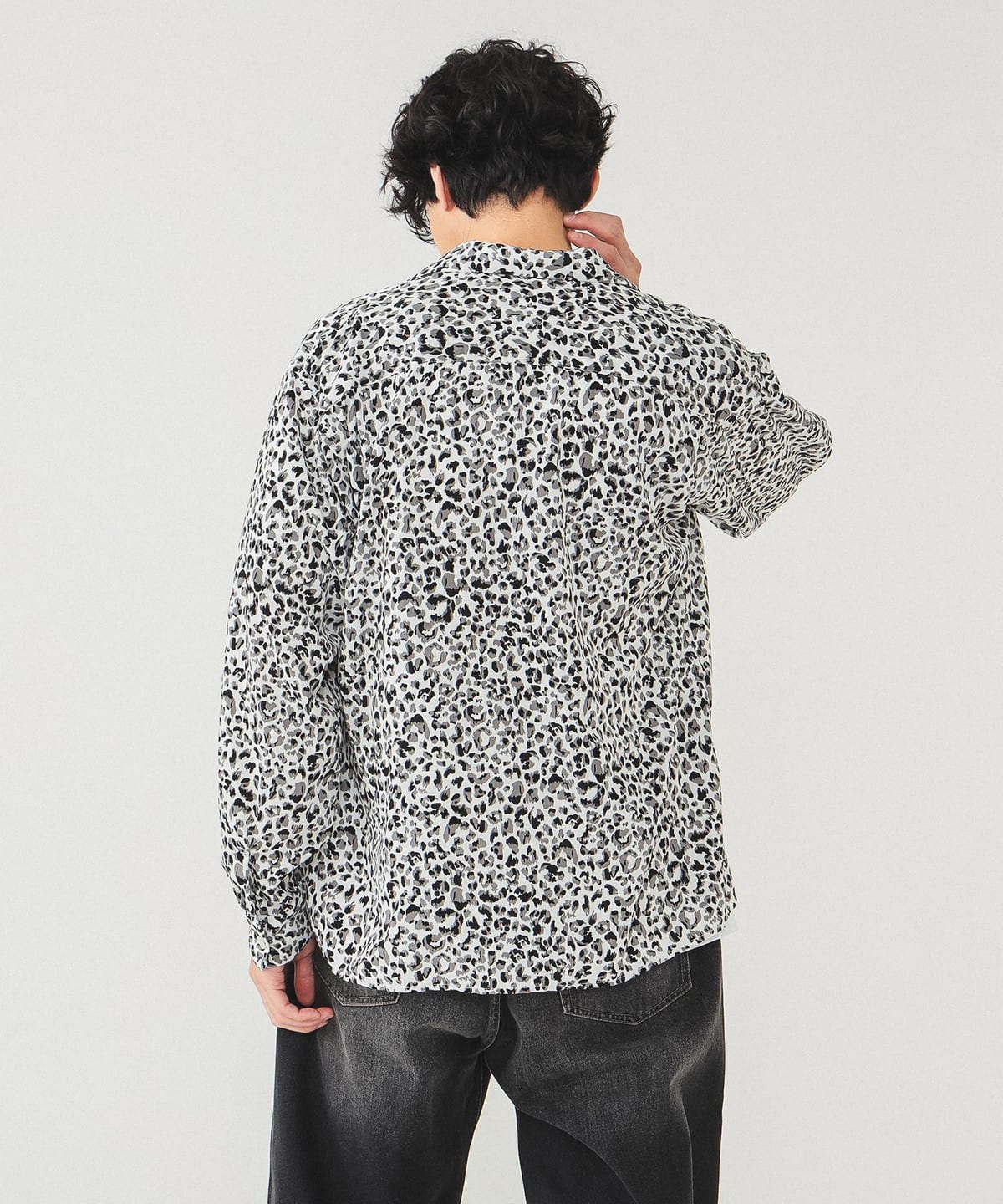 【美品】ビームス オープンカラー 半袖シャツ ヒョウ柄 L BEAMS 美品】ビームス オープンカラー 半袖シャツ ヒョウ柄 L BEAMS