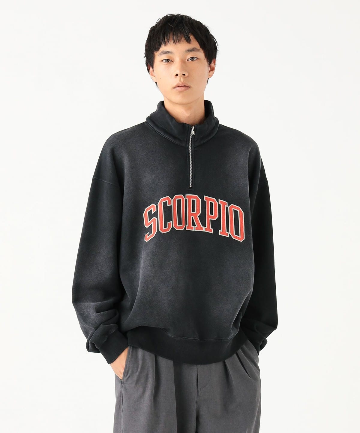 ワイドショートフィット フェード プルオーバー スウェット トップス MEN SOFT BLACK M ワイドショートフィット フェード プルオーバー スウェット トップス MEN SOFT BLACK M