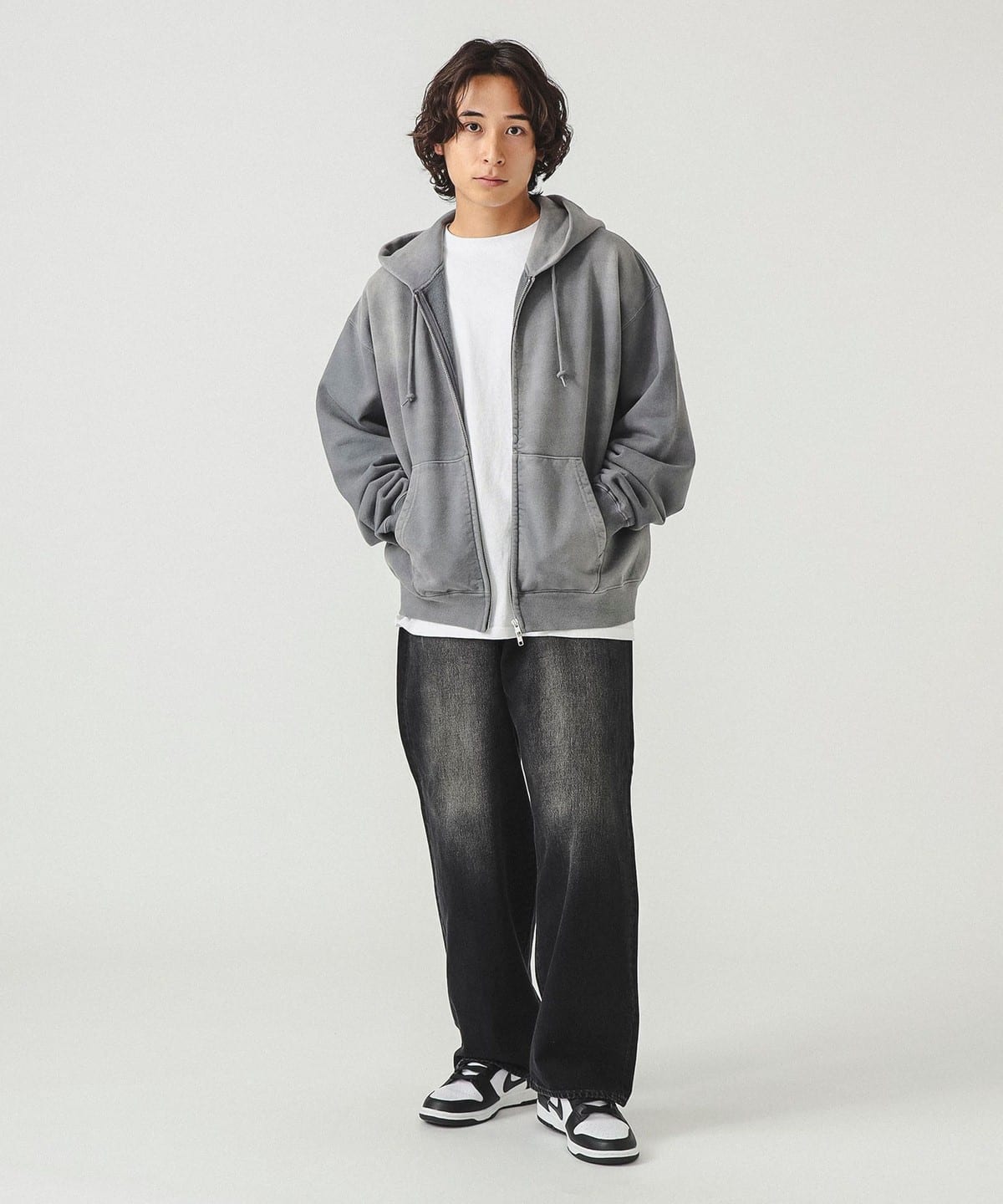 BEAMS Wide Short Fit Fade Full Zip-Up Hoodie (Tops/Hoodie