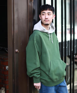▲BEAMS / ルーズ 2トーン フーディー