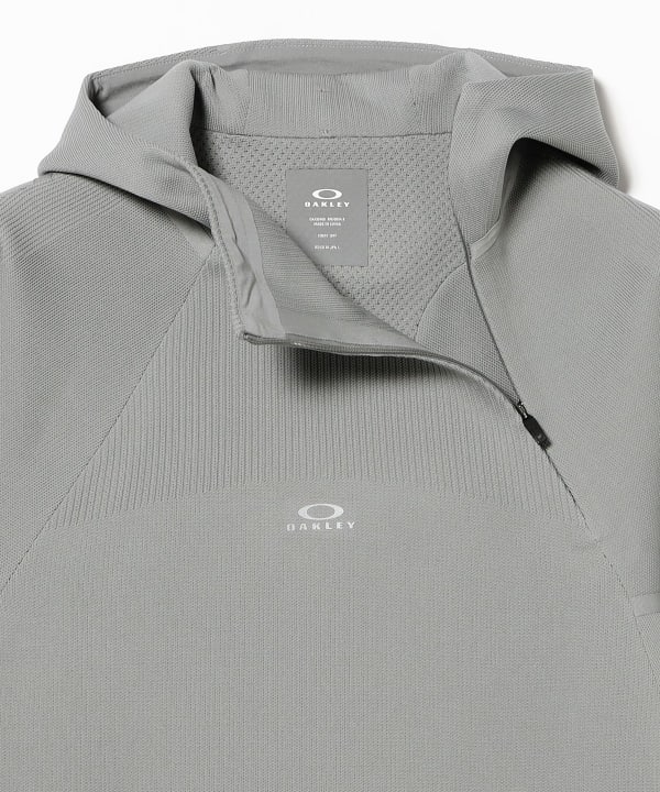 OAKLEY / Latitude Veil Knitted Hoodie 首元をすっきり見せる隠しジップ