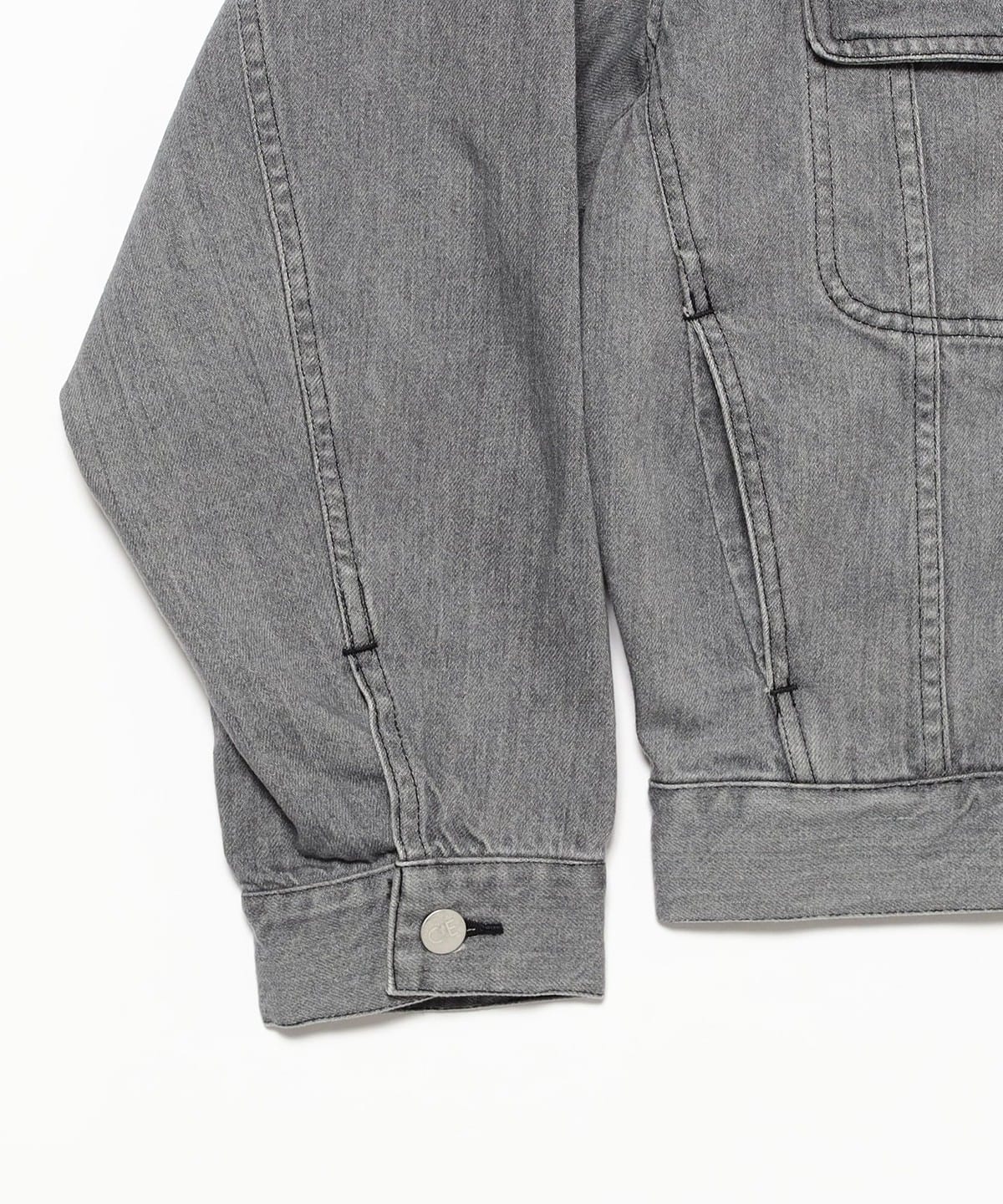 BEAMS（ビームス）C.E / WASHED BLACK DENIM TRUCKER JACKET（ブルゾン