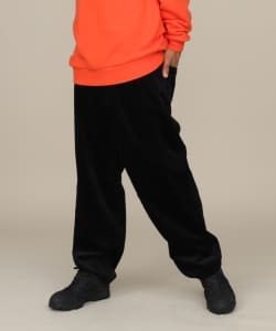 ▲【WEB限定】BEAMS / NEW STANDARD １プリーツ コーデュロイ ワイドパンツ