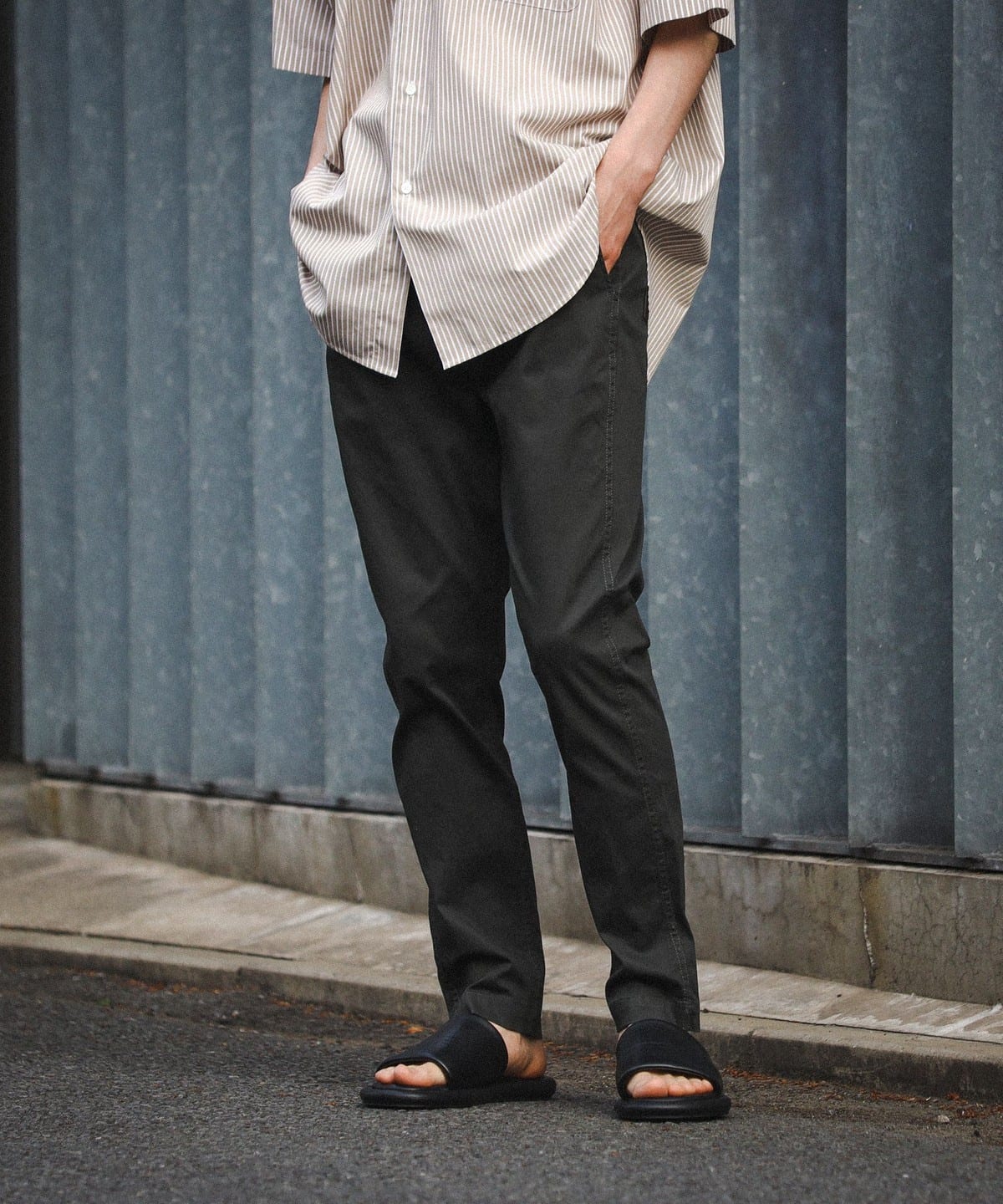 ドライタッチコットン ストレッチ テーパード パンツ パンツ MEN CHARCOAL. G M ドライタッチコットン ストレッチ テーパード パンツ パンツ MEN CHARCOAL. G M