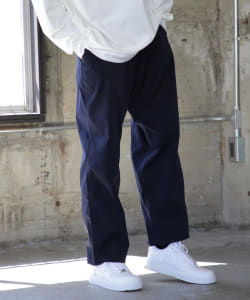 ▲BEAMS / ポリ バギーテーパード チノパンツ