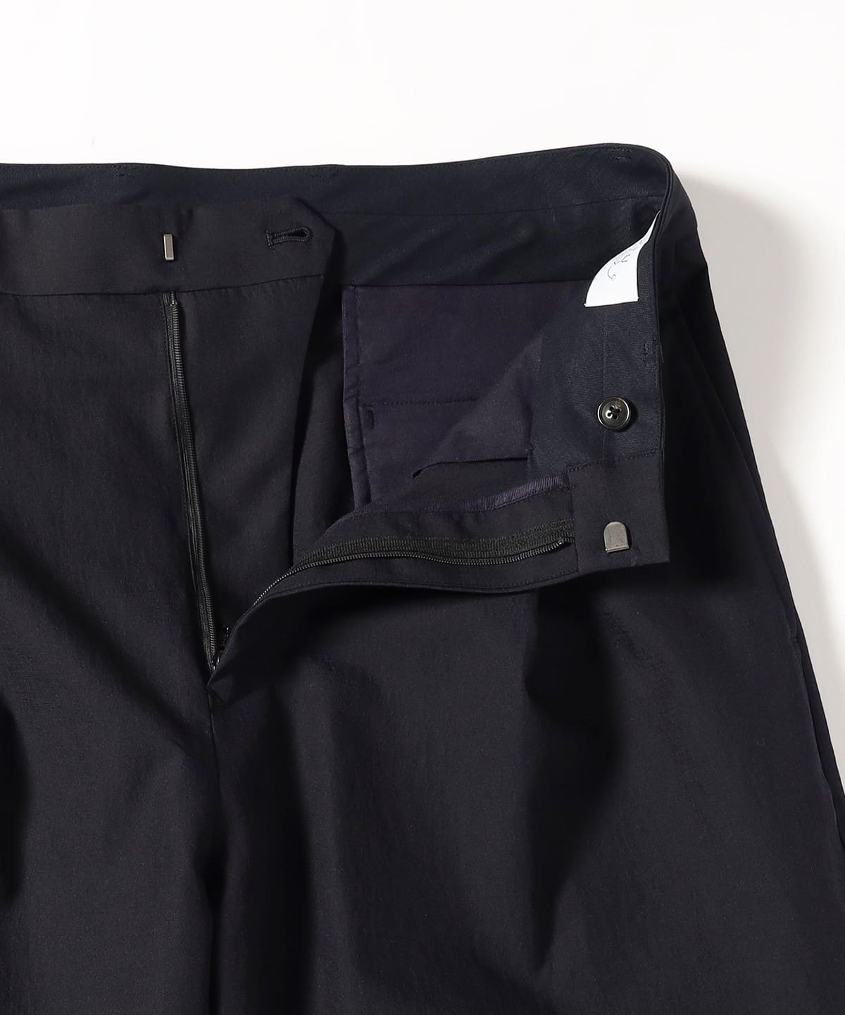 BEAMS(ビームス)URU / 1 tuck pants(パンツ カジュアルパンツ BEAMS(ビームス)URU / 1 tuck pants(パンツ カジュアルパンツ