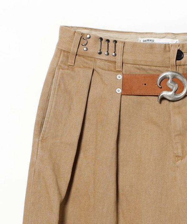 BEAMS（ビームス）DAIRIKU / ”D”Buckle Super Wide Chino Pants