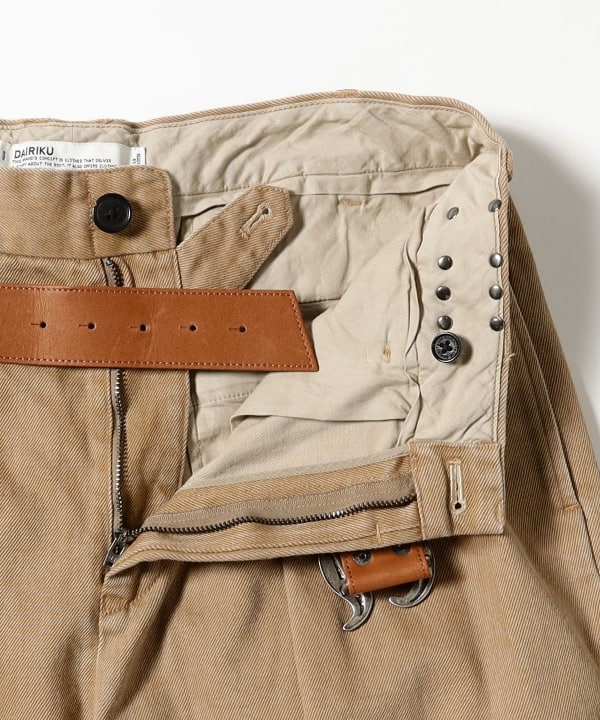 BEAMS（ビームス）DAIRIKU / ”D”Buckle Super Wide Chino Pants