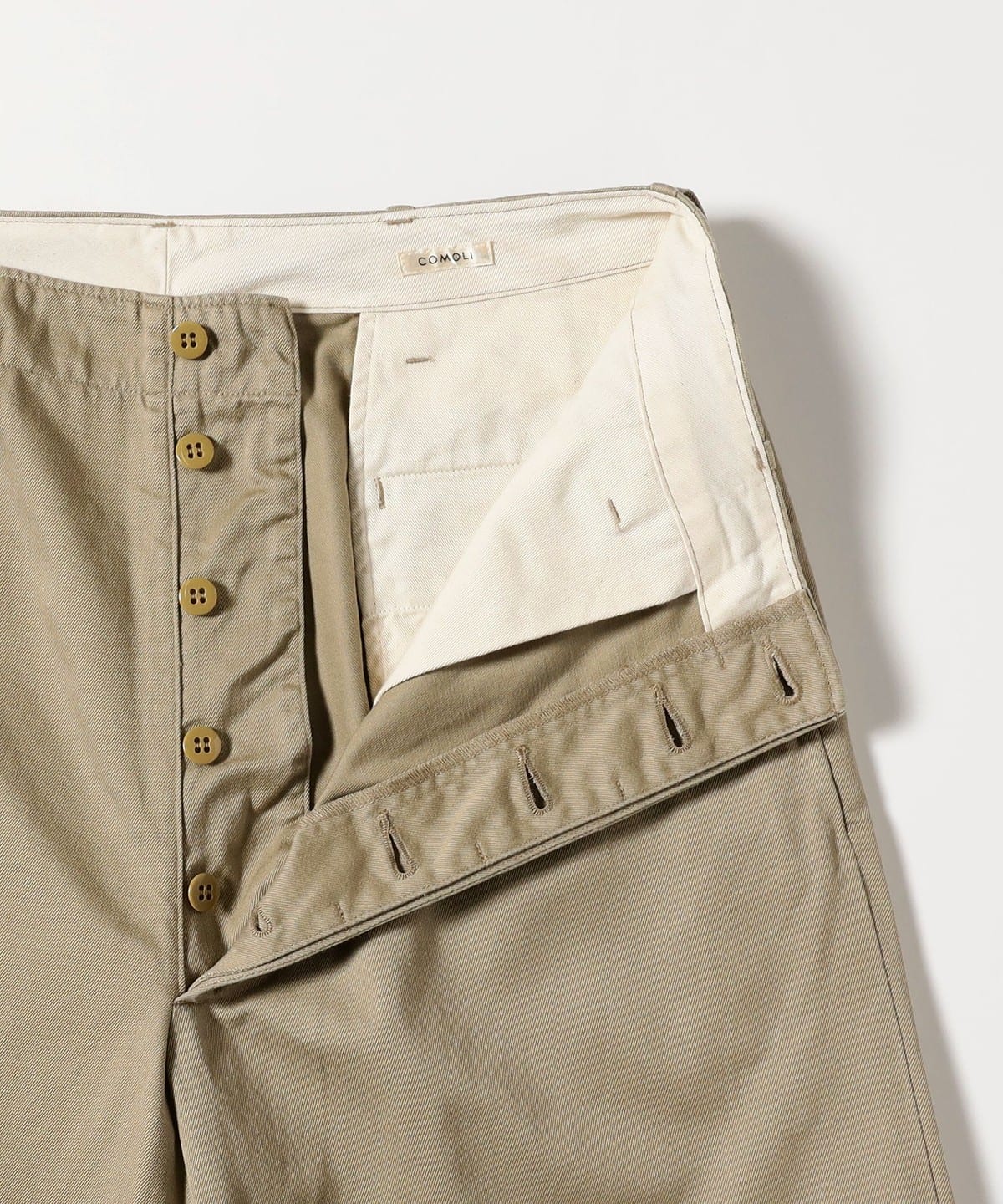 BEAMS（ビームス）COMOLI / KHAKI チノパンツ（パンツ チノパンツ