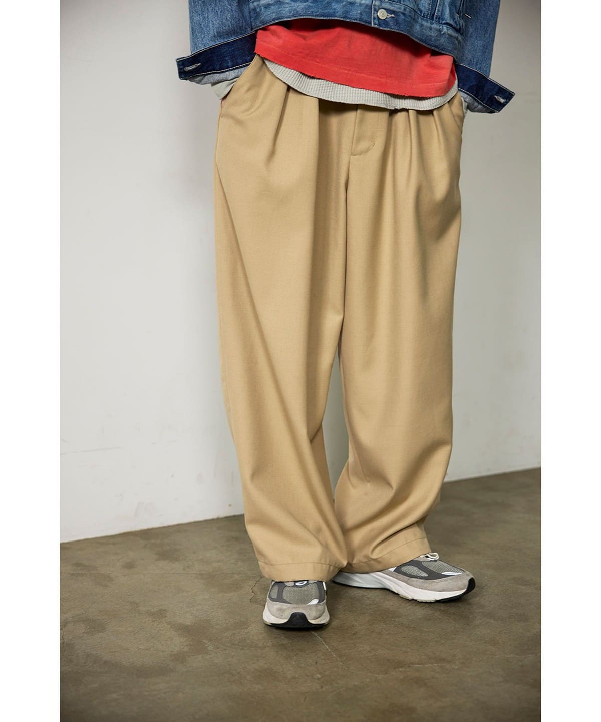 いーBEAMS ベージュ スーツ・ブレザー 120センチ（ハンガーと外し BEAMS（ビームス）ワイド 2プリーツ スラックス（パンツ カジュアル