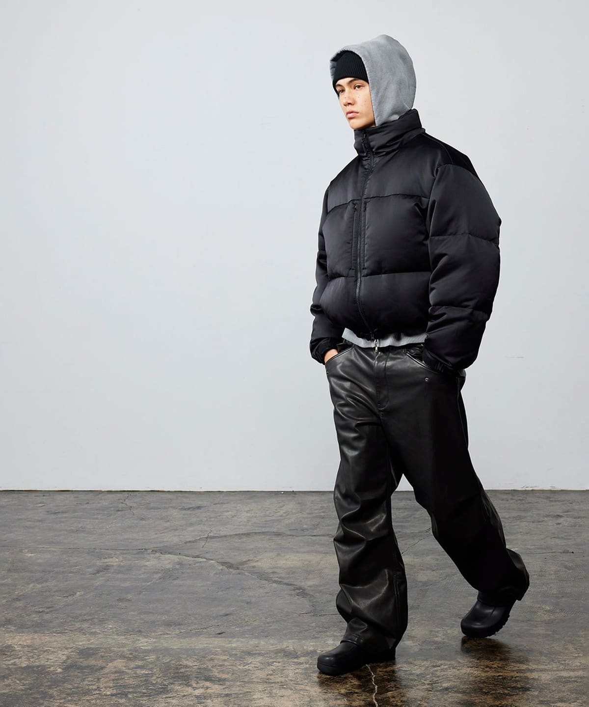 BEAMS（ビームス）フェイクレザー オーバーパンツ（パンツ