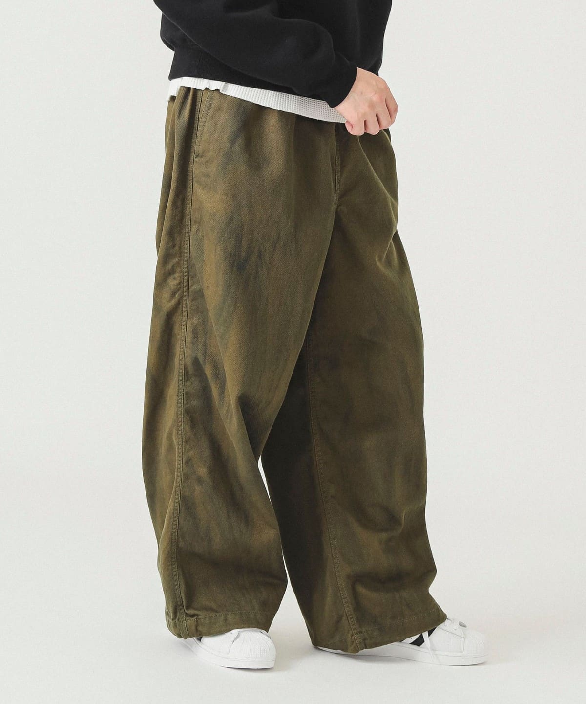ワイド ダスティー イージーパンツ パンツ MEN OLIVE L ワイド ダスティー イージーパンツ パンツ MEN OLIVE L