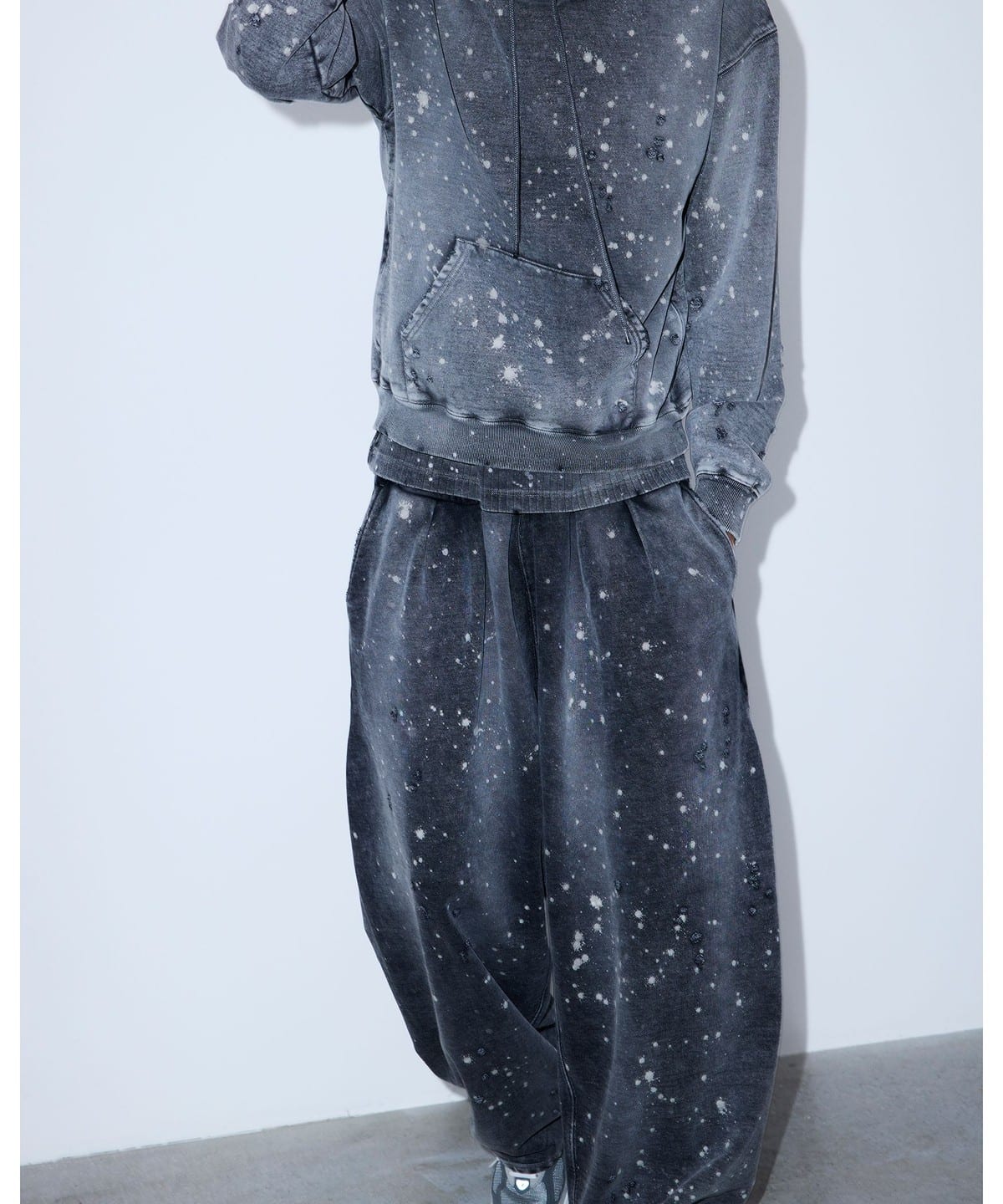 値下げしました！MILLS【全6点】 BEAMS Damage Sweat Pants (pants BEAMS sweatpants) available online