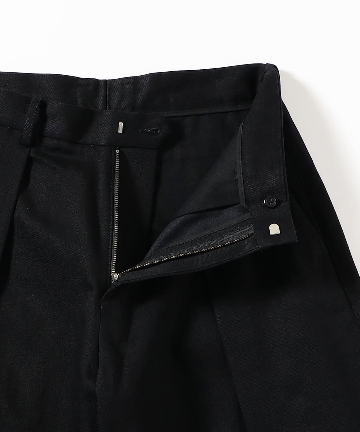 BEAMS（ビームス）FUTURE ARCHIVE / One Tuck Denim Shorts（パンツ
