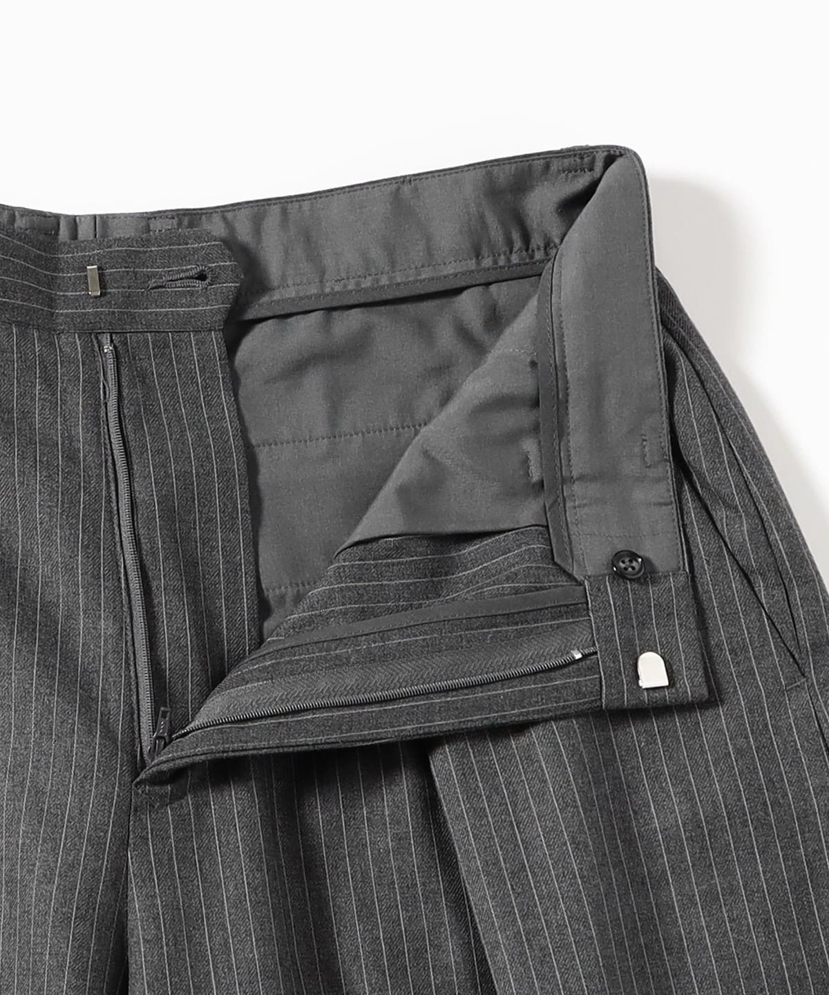 BEAMS（ビームス）FUTURE ARCHIVE / One Tuck Wide Shorts（パンツ
