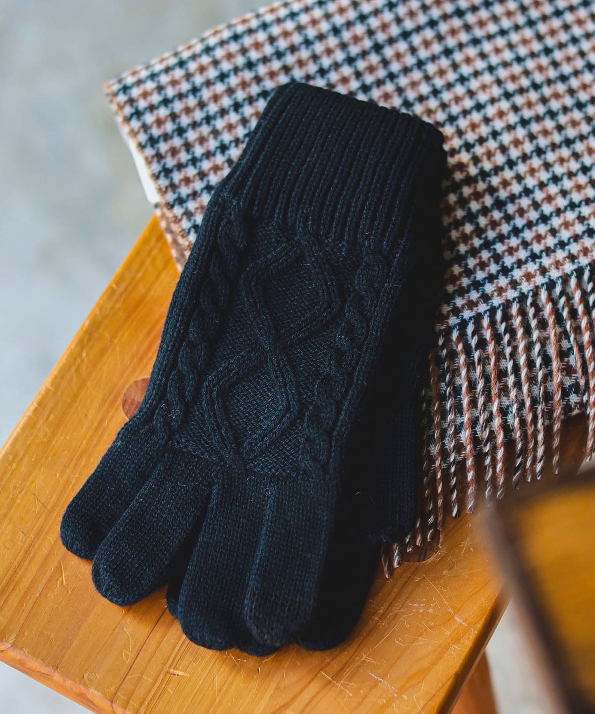 BEAMS BEAMS / cable knit gloves (touch panel compatible