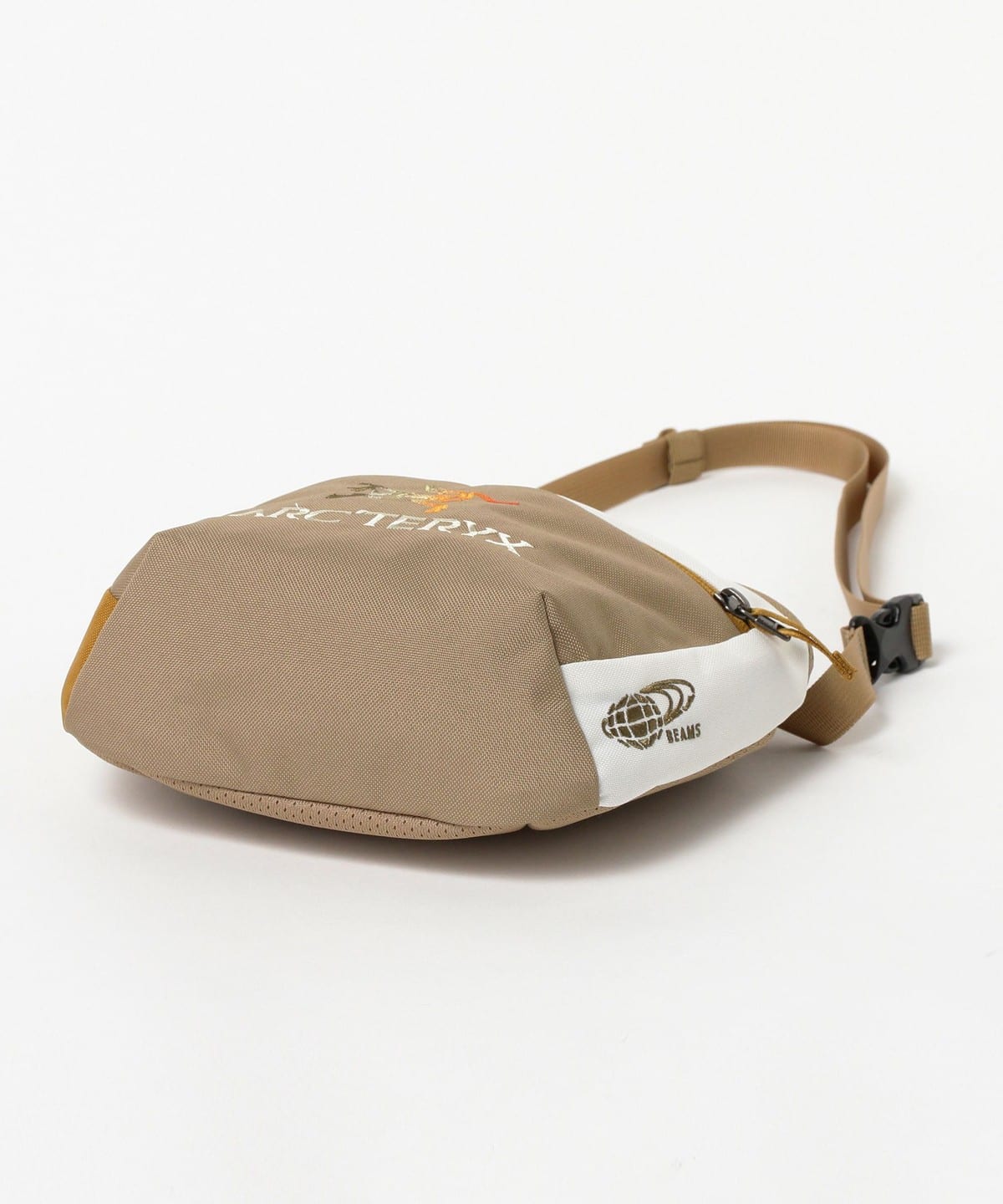 BEAMS（ビームス）【別注】ARC'TERYX / NAGOMI Mantis 2 Waist pack（バッグ  サコッシュ/ミニショルダーバッグ）通販｜BEAMS