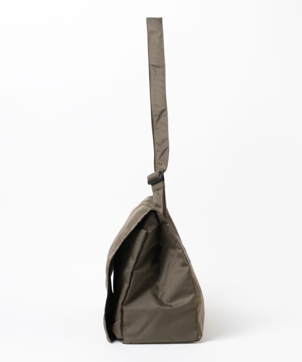 BEAMS（ビームス）【別注】SLOW / NYLON HELMET BAG（バッグ