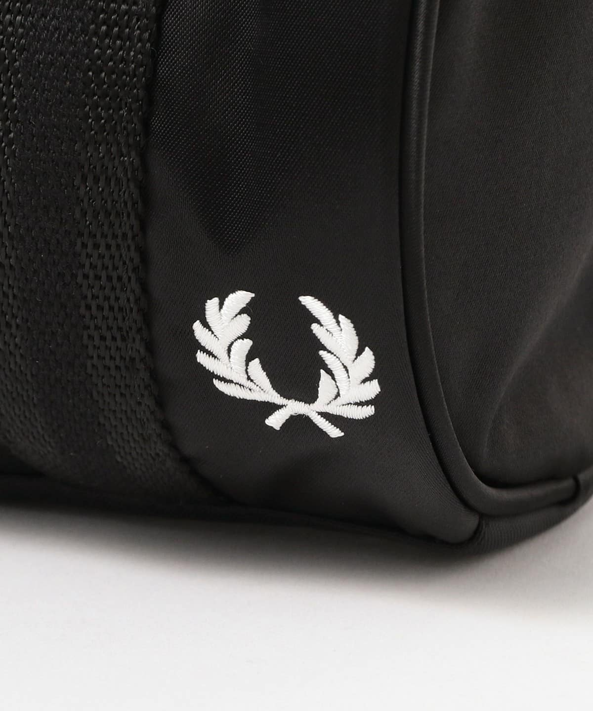BEAMS（ビームス）【別注】FRED PERRY / Mini Barrel Bag（バッグ