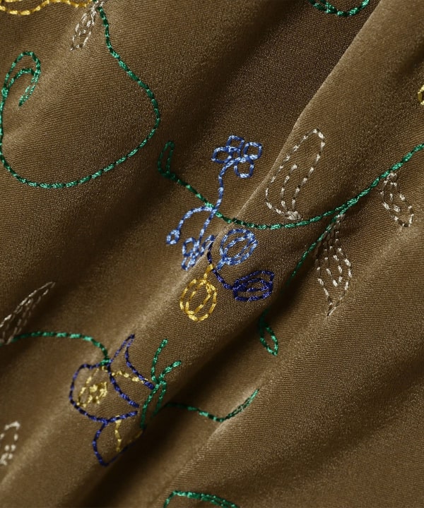 【OLIVE】maturely / Embroidery Cutoff Ruffle Blouse