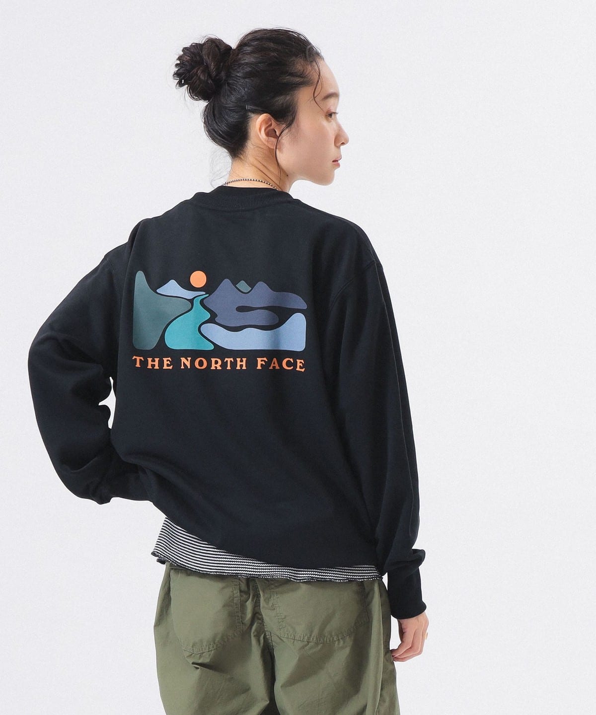 THE NORTH FACE ザ・ノース・フェイス / グラフィック スウェット トップス WOMEN ブラック S THE NORTH FACE ザ・ノース・フェイス / グラフィック スウェット トップス WOMEN ブラック S
