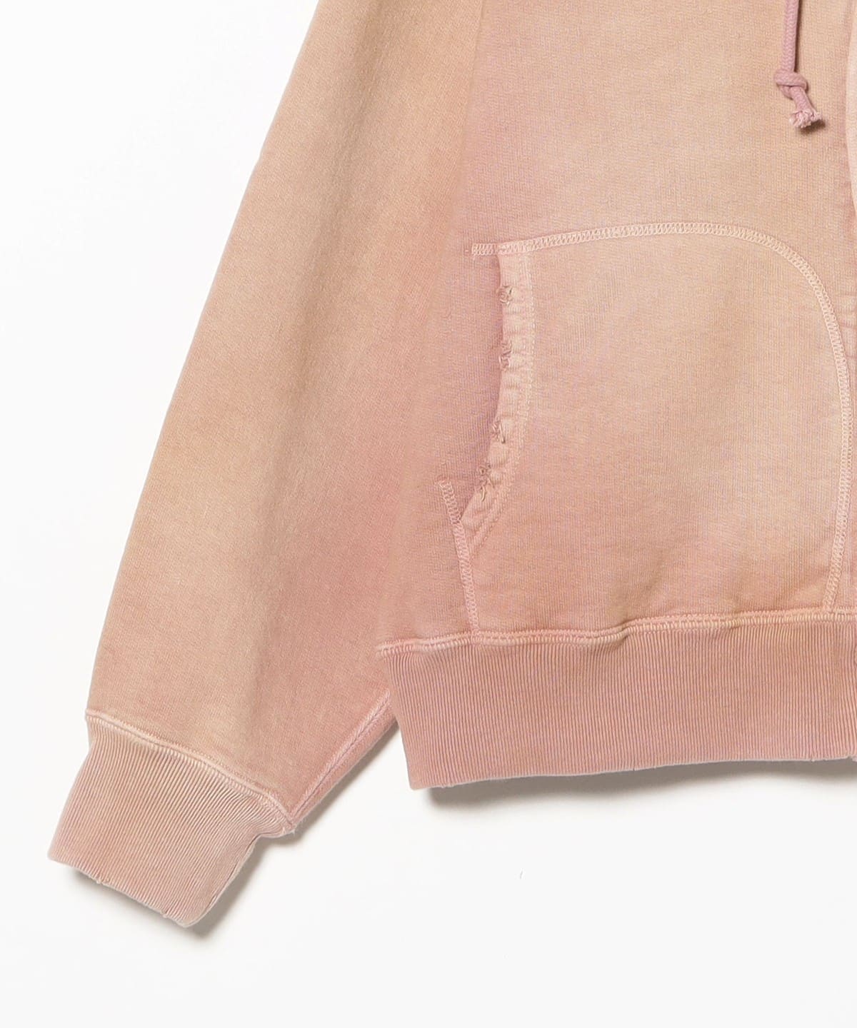 【BOWWOW】BEAMSBOY別注フーディー BOW WOW〉に〈BEAMS〉が新たに別注したのは、ブラックの褪色加工