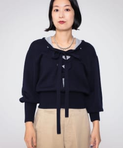 BEAMS BOYの〈WOMEN〉バック トゥ フロント レースアップ プルオーバー