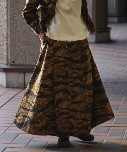 BEAMS BOY X BUZZRICKSON'S/虎紋迷彩裙