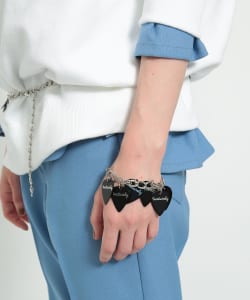 maturely / Pick Chain Brace
