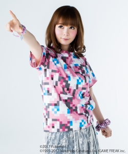 ＜ユニセックス＞ポケモン “ニンフィア” / 総柄 Tシャツ