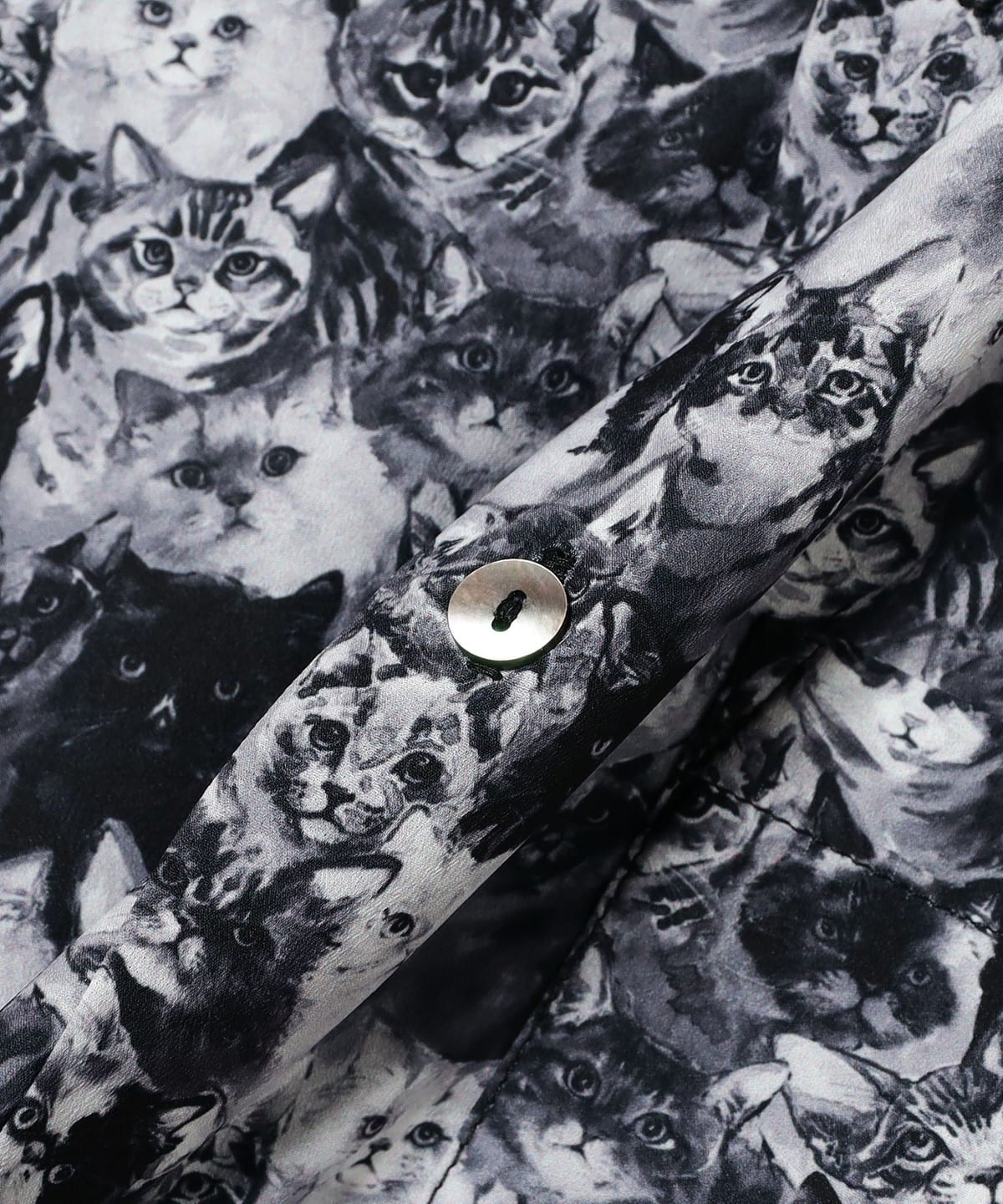 【Qちゃん】mmts unoa / コラボ　シャツ　ネコ Qちゃん】mmts unoa / コラボ シャツ ネコ mmts（マミタス