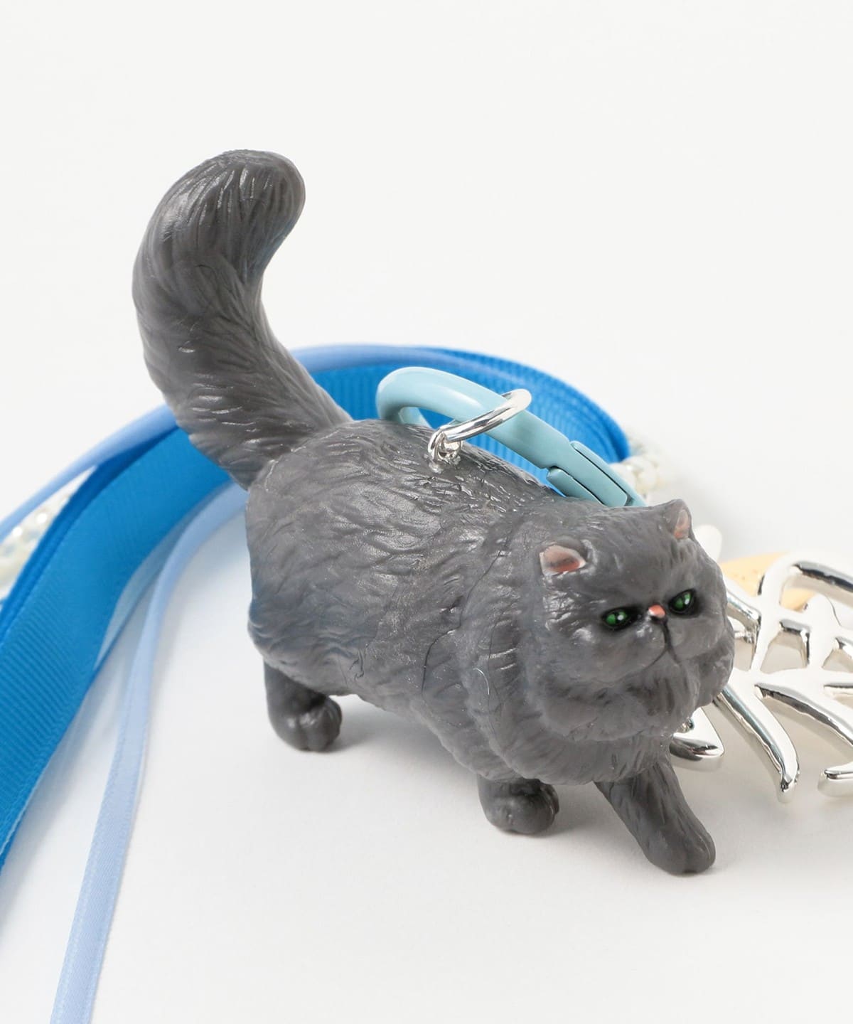 ぐでねこチャンチャーム　トラネコ×リボン mmts（マミタス）【ノベルティ対象】 猫リボン チャーム（財布・小物