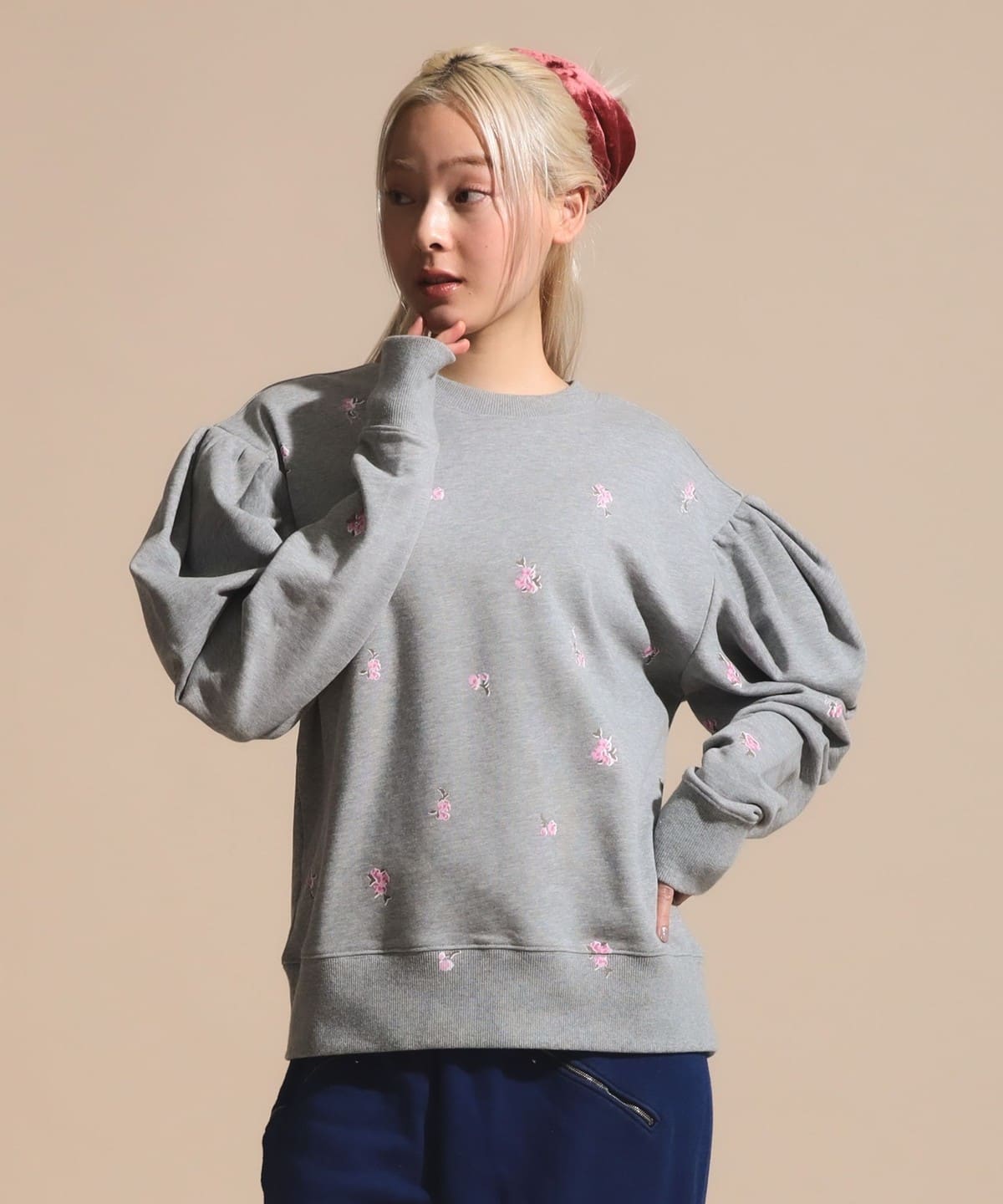 ボリューム袖 花柄 スウェット トップス WOMEN GREY ONE SIZE ボリューム袖 花柄 スウェット トップス WOMEN GREY ONE SIZE