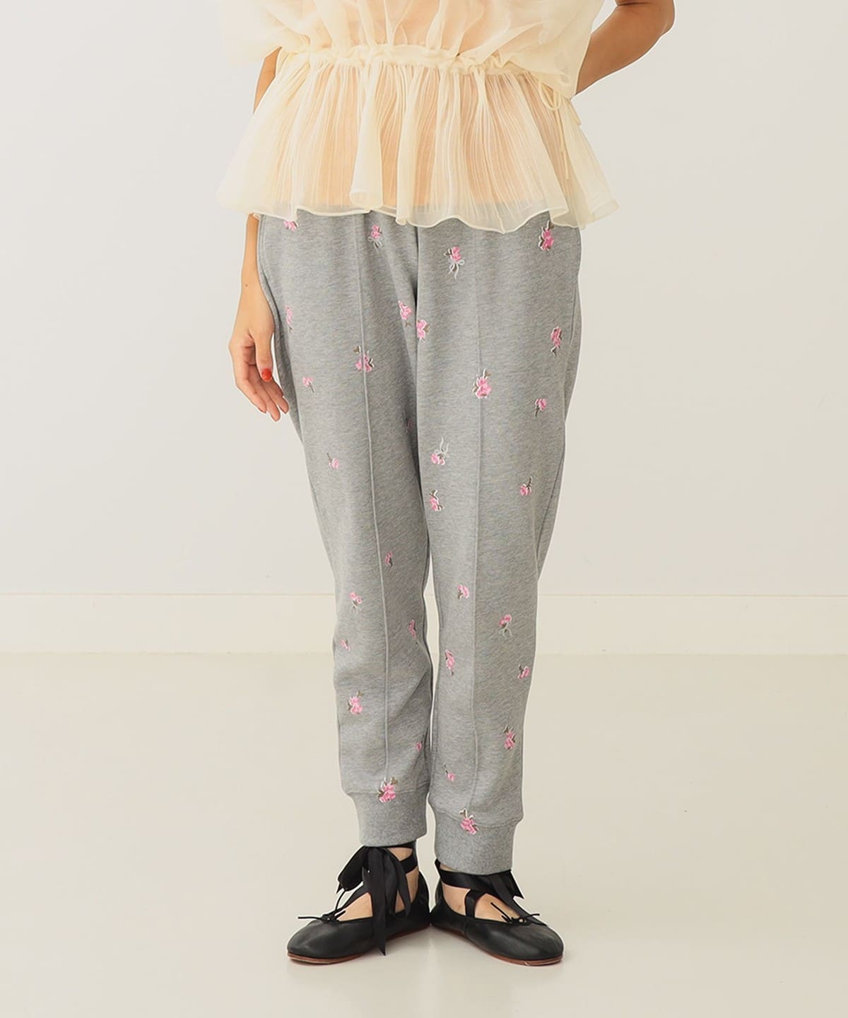 花柄 タックスウェットパンツ パンツ WOMEN GREY ONE SIZE 花柄 タックスウェットパンツ パンツ WOMEN GREY ONE SIZE