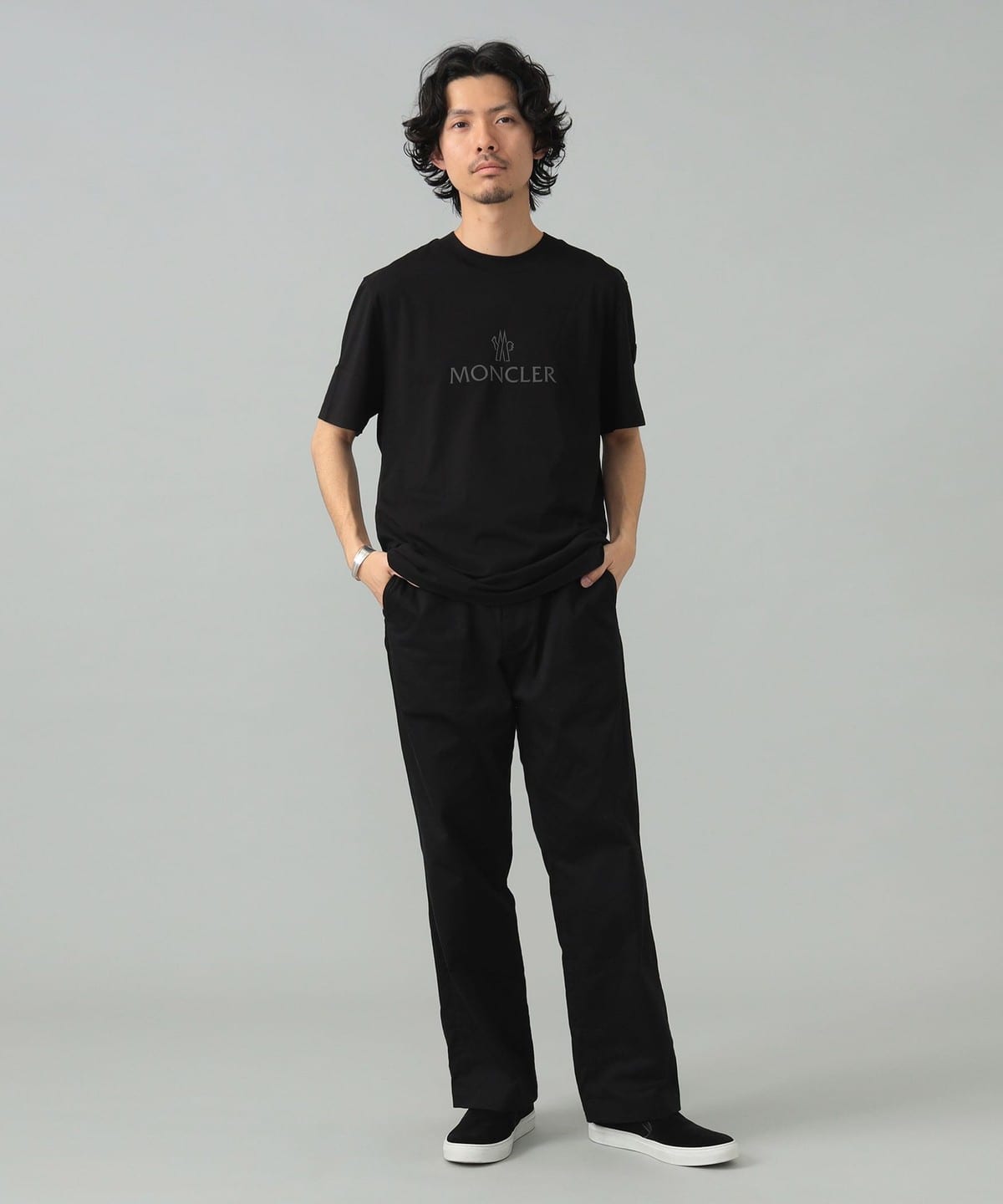 【2024春夏新色】 BEAMS F（ビームスF）MONCLER / マットブラック ロゴ クルー トップス