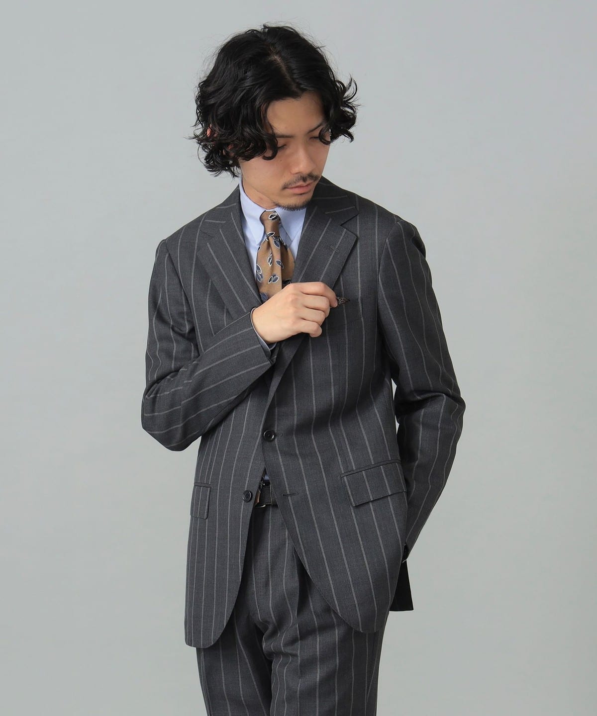Ermenegildo Zegna ウールシルク チョークストライプ スーツ スーツ・ネクタイ MEN CHARCOAL. G/1122 46 Ermenegildo Zegna ウールシルク チョークストライプ スーツ スーツ・ネクタイ MEN CHARCOAL. G/1122 46