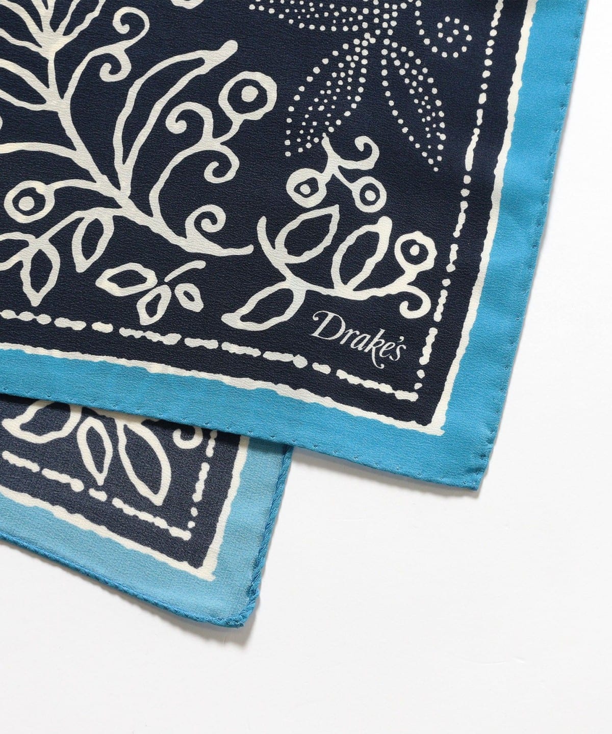 BEAMS F（ビームスF）【別注】Drake's / シルク バンダナ柄 プリント