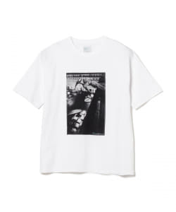 THE INTERNATIONAL IMAGES COLLECTION / プリントTシャツ MNQN photo by Helmut Newton