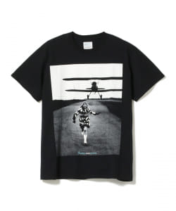 THE INTERNATIONAL IMAGES COLLECTION / プリントTシャツ AIRPLANE photo by Helmut Newton