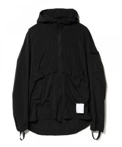 ▲SATISFY / パッカブル ウインドブレーカー