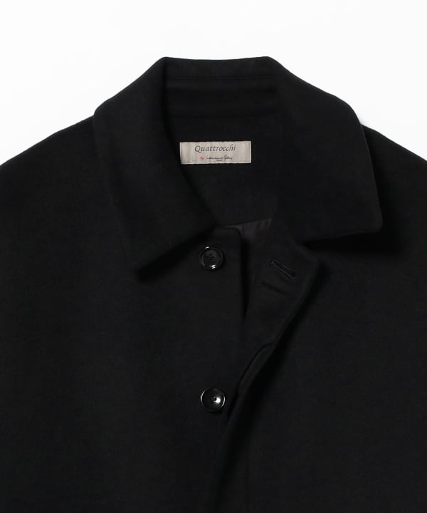 QUATTROCCHI / ウールカシミヤ フライフロント ハーフ コート フライフロントを採用したミニマルな見え方
