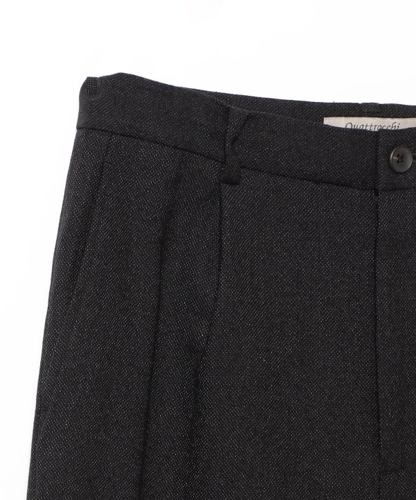 QUATTROCCHI / ウールミックス コンフォート パンツ 1タックでゆとりを持たせ、股上はやや浅めに設定