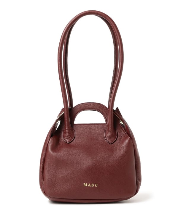 MASU / レザー トリュフ ウィークエンド バッグ	 手荷物をスマートに携える小振りなサイズ感