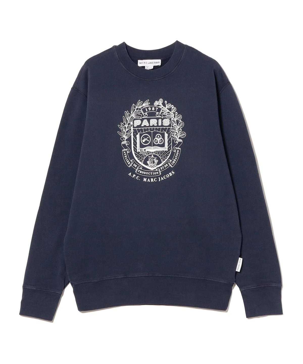 A. P.C. アーペーセー × Marc Jacobs / カレッジロゴ クルーネック スウェット トップス MEN NAVY/PARIS L A. P.C. アーペーセー × Marc Jacobs / カレッジロゴ クルーネック スウェット トップス MEN NAVY/PARIS L