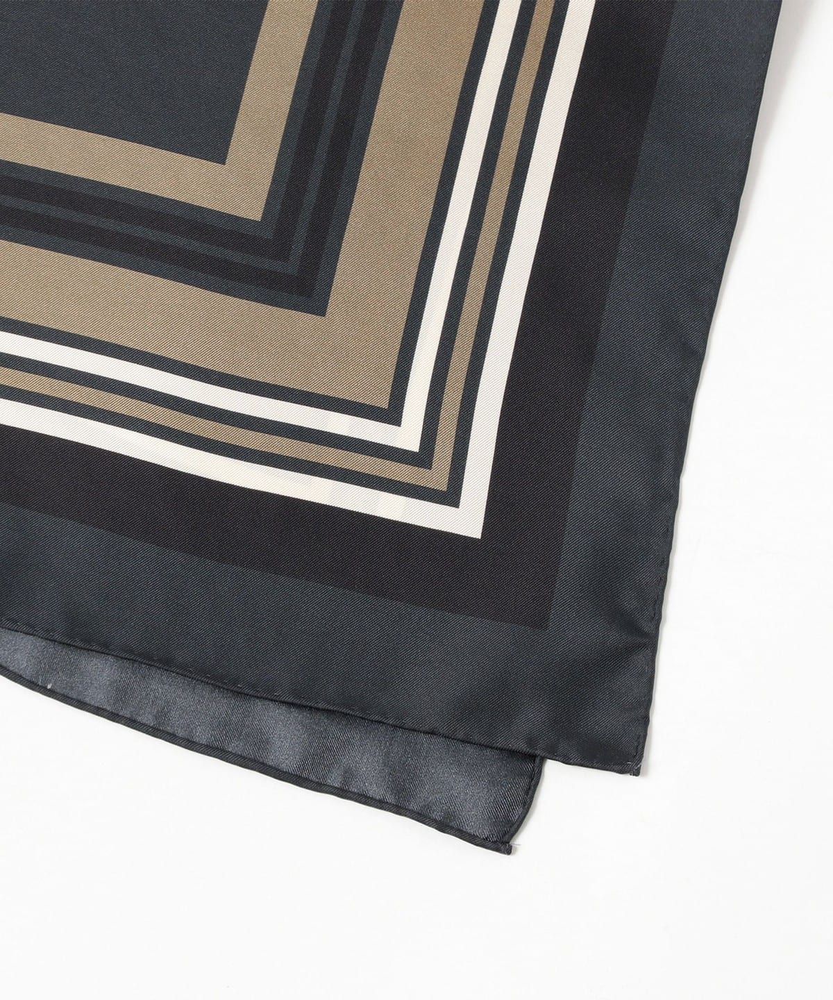 Brilla per il gusto（ブリッラ ペル イル グスト）シルク スカーフ