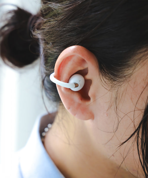 【WEB限定】 EarFun/Clip2商品的色调请参照白色背景商品单独拍摄的图像。