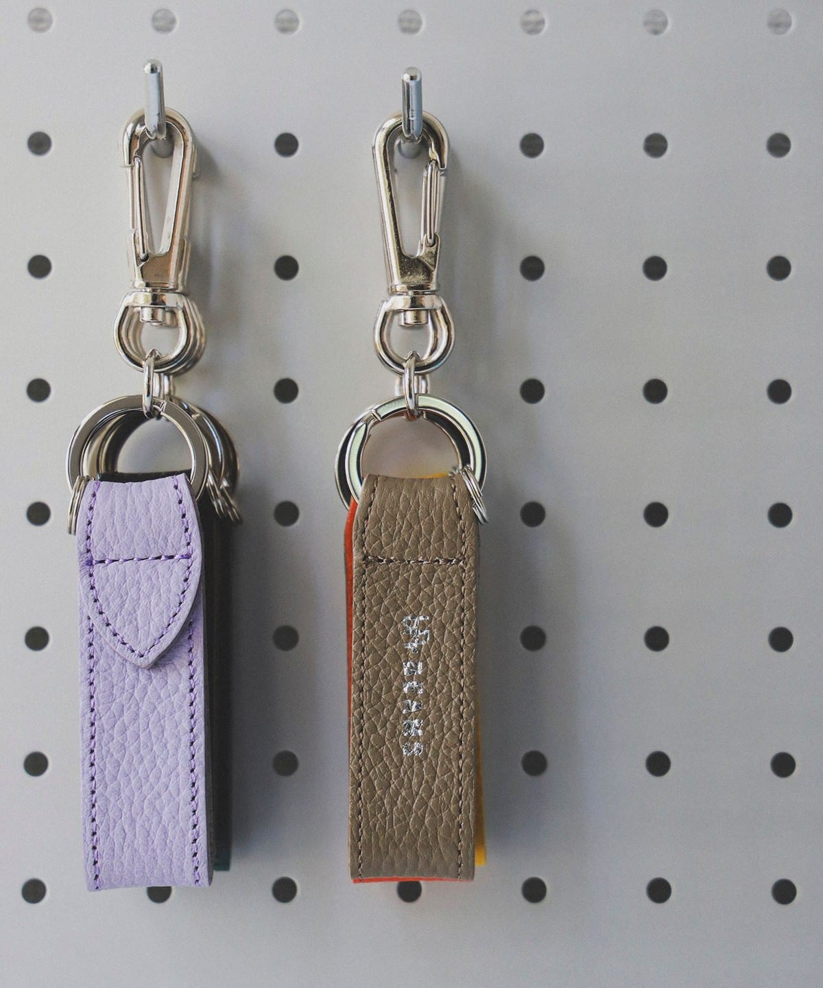 レザーストラップ キーホルダー 財布・小物 MEN BEIGE ONE SIZE レザーストラップ キーホルダー 財布・小物 MEN BEIGE ONE SIZE