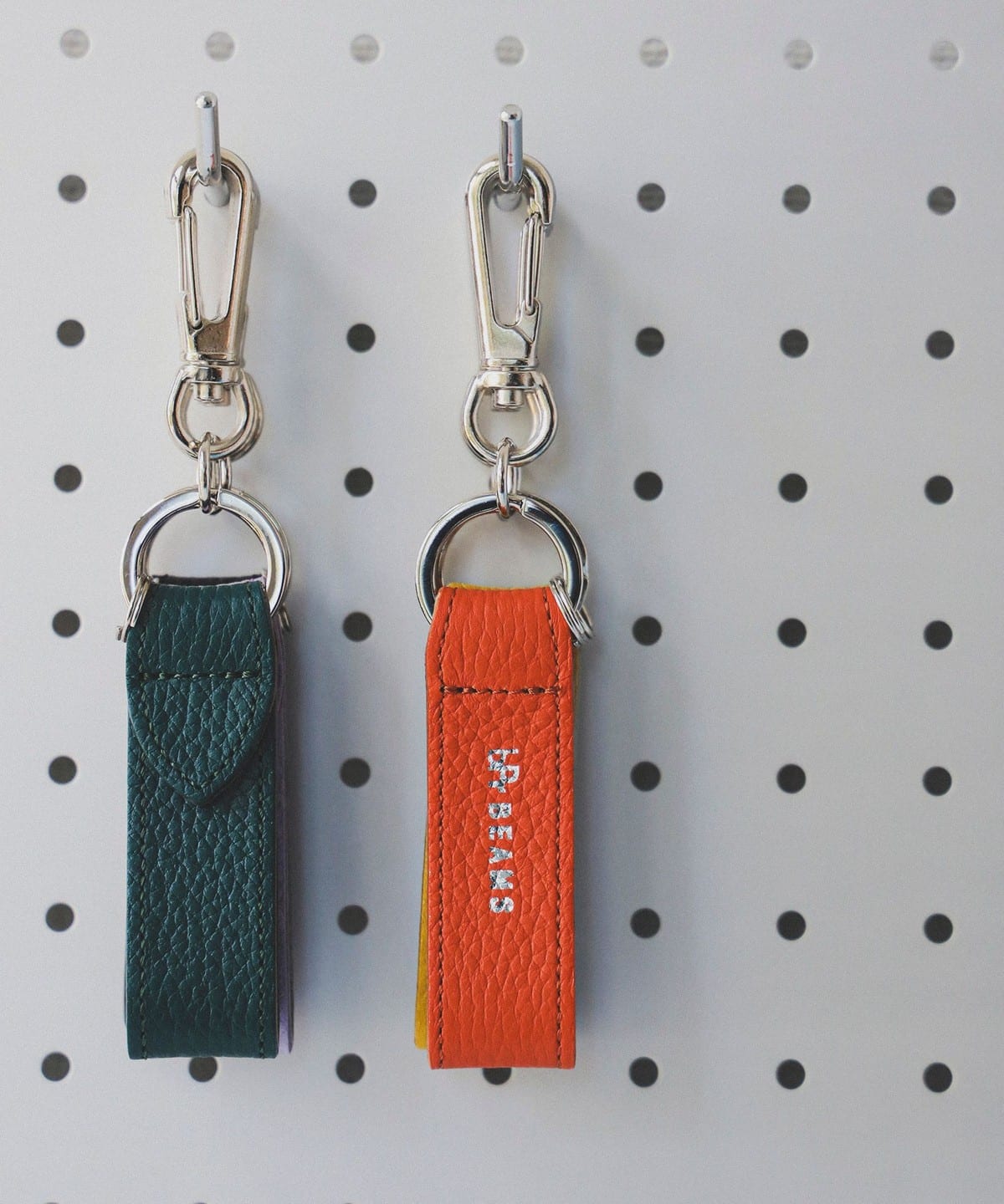 レザーストラップ キーホルダー 財布・小物 MEN ORANGE ONE SIZE レザーストラップ キーホルダー 財布・小物 MEN ORANGE ONE SIZE